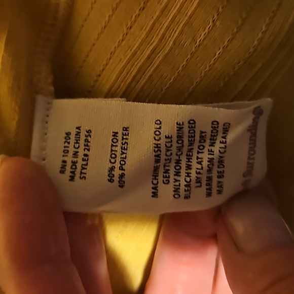 Soft Surroundings elevated V neck top w detailed collar & textured fabric Medium - Picture 9 of 9